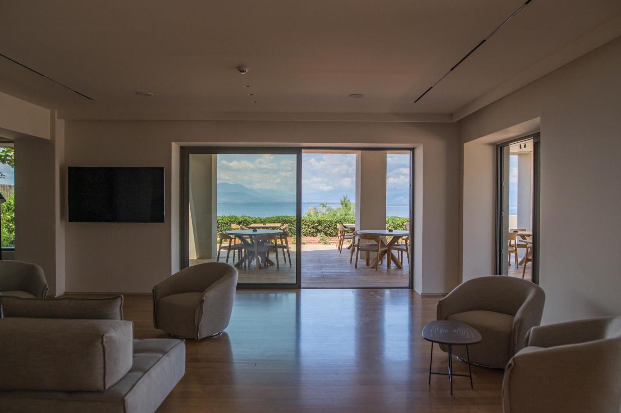 Alissachni Seaside Hotel Дервенион Екстериор снимка
