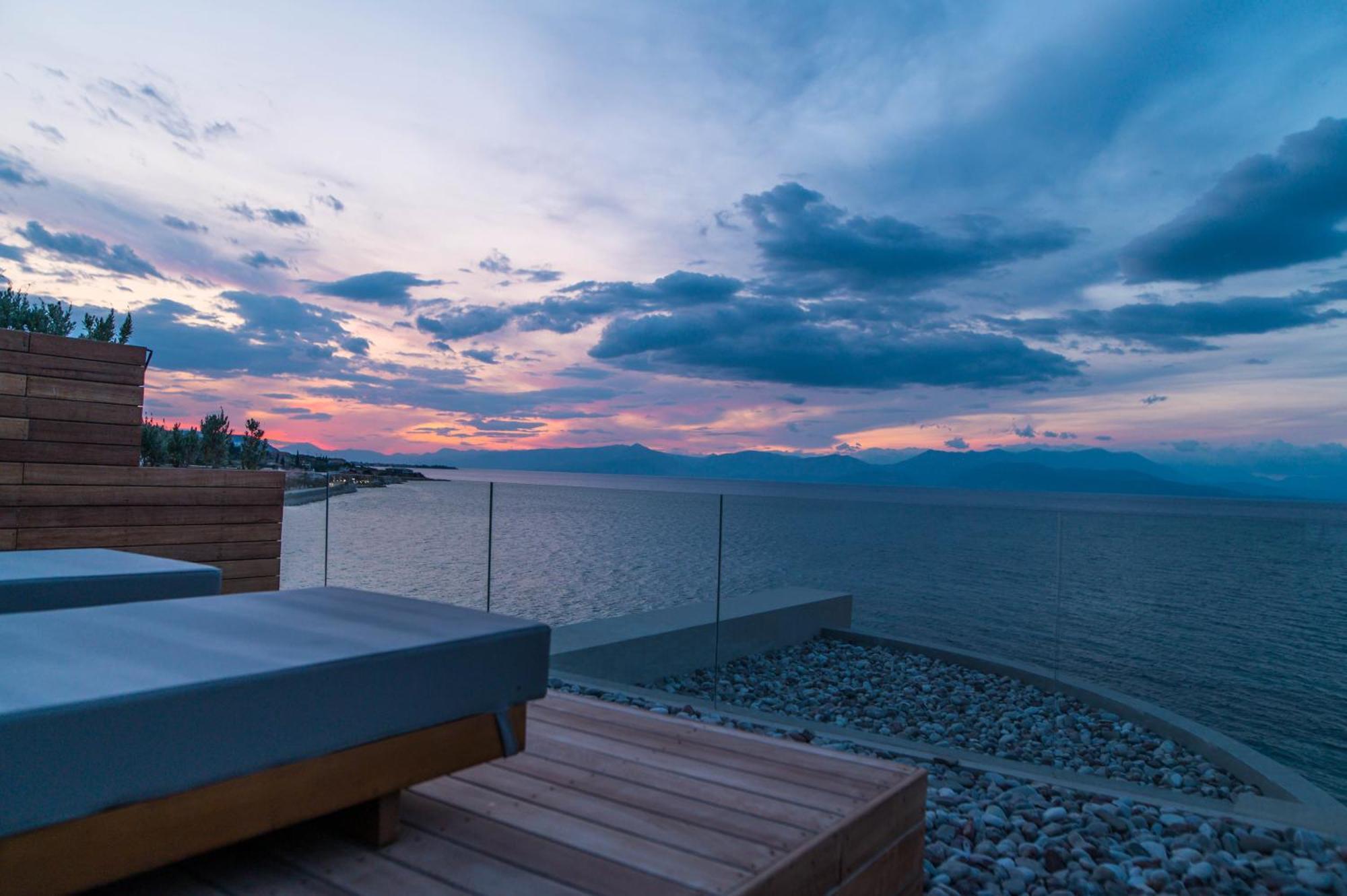 Alissachni Seaside Hotel Дервенион Екстериор снимка